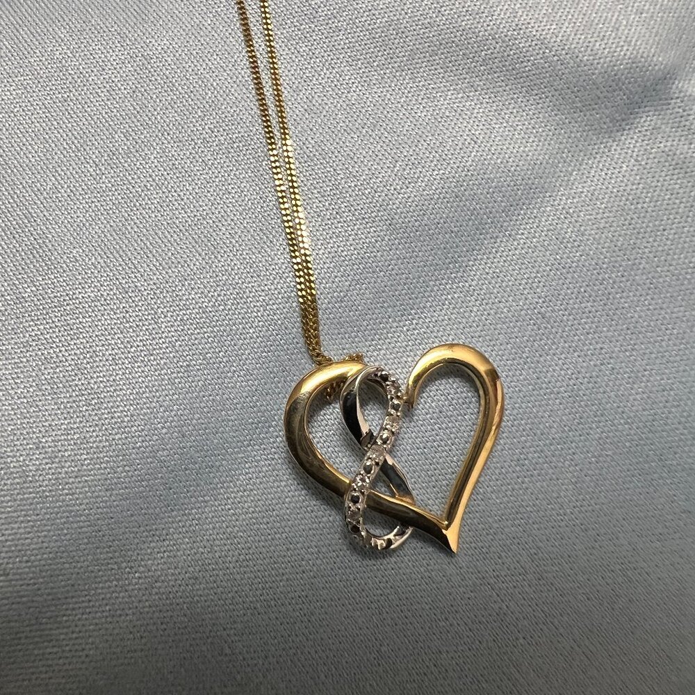10K Karat yellow gold tilted heart pendant necklace